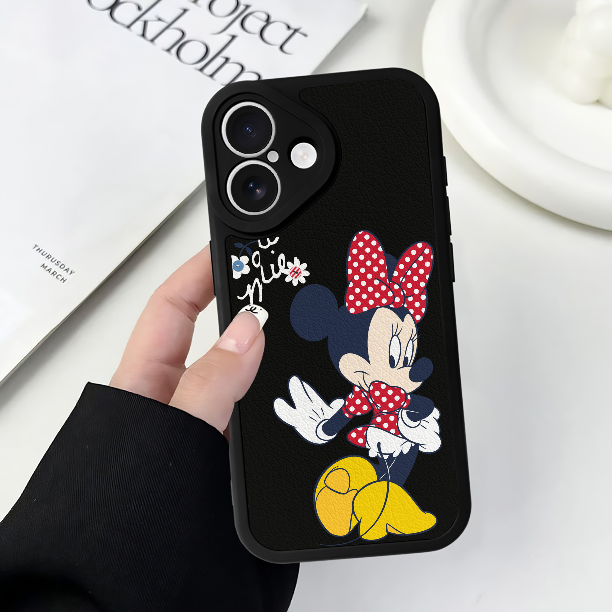 （画像用） ミッキーマウス Mickey Mouse 【iPhone 16シリーズ対応】シリコンスマホケース（レザー調） 材質：シリコン
